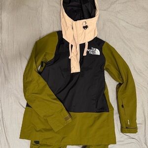 The North Face Women's Green and Black Ski snowboard Jacket